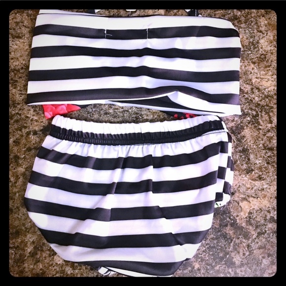 🍀 10 for $25 Girl’s 2-Piece Swimsuit - Picture 5 of 7